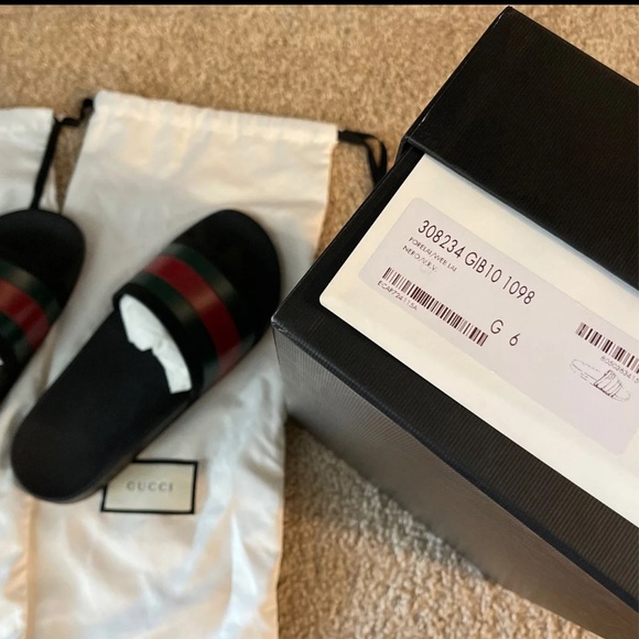 SOLD.Gucci Signature Pool Slides - Picture 4 of 5